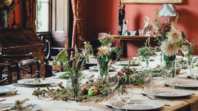 Thanksgiving Blooms: Creating the Perfect Tablescape
