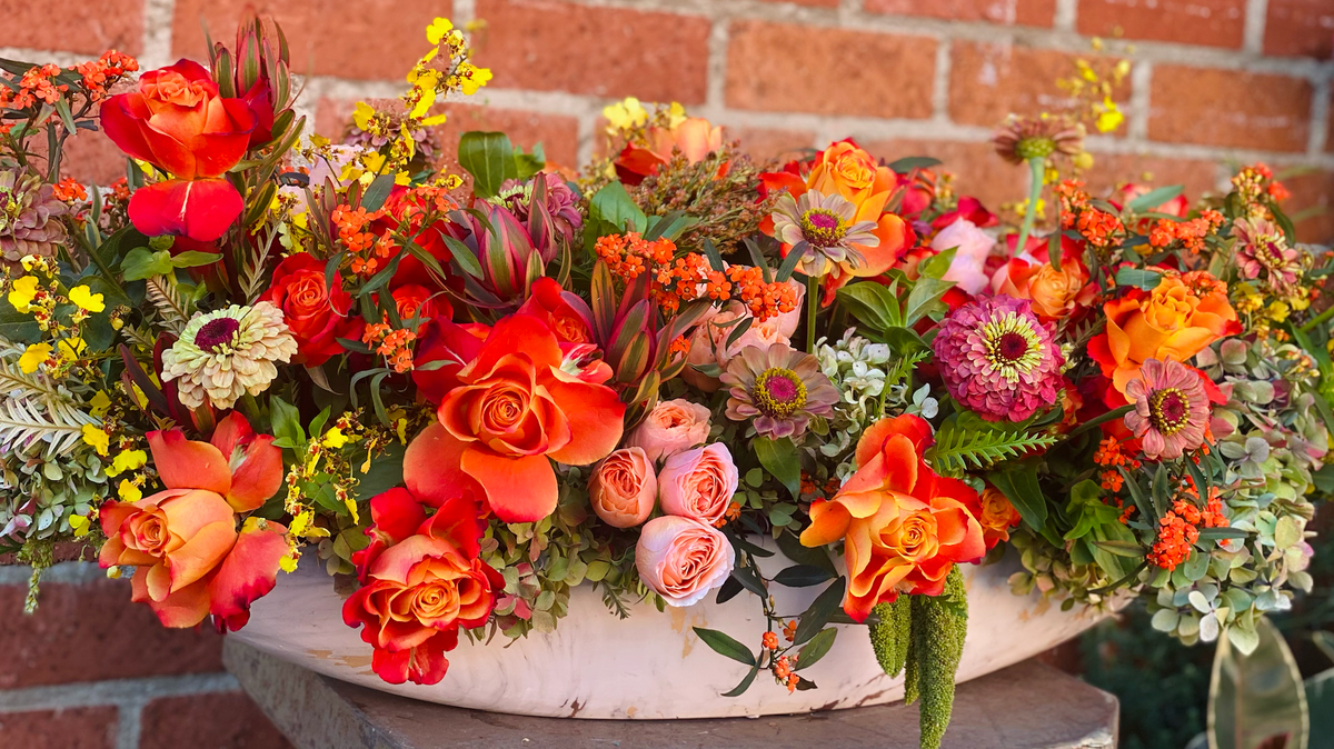 Friendsgiving Floral Ideas for a Mix and Mingle Party
